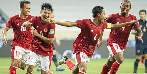 SELEBRASI—Kapten Timnas Indonesia Evan Dimas melakukan selebrasi usai membobol gawang Tim Gajah Perang Thailand pada laga, Kamis (3/6).
