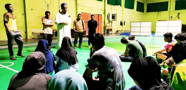 Ketum PSTI Tinjau Atlet PON Sepaktakraw Latihan di Bypass Sungai Sapih Kuranji Kota Padang 1 TINJAU—Ketum Pengprov PSTI Sumbar ermizen meninjau atlet sepaktakraw Tim Pelatprov PON Sumbar yang latihan di PPLP Sumbar.