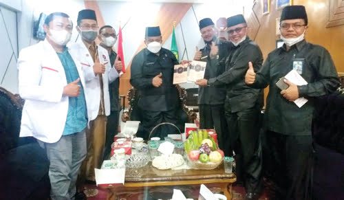 PKS dan Kemenag Rajut Kebersamaan di Kota Bukittinggi 1 MERAJUT— Melayani umat muslim dengan maksimal, PKS dan Kemenag Kota Bukittinggi merajut kebersamaan.