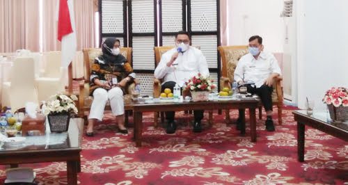 KUNJUNGAN— Wabup Richi Aprian saat menerima kunjungan Ombudsman RI, di Indo Jolito.