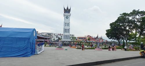 TAMAN JAM GADANG DIBUKA— Pemko Bukittinggi kembali membuka destinasi wisata Kawasan Taman Jam Gadang yang merupakan ikon pariwisata Kota Bukittinggi.