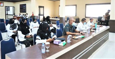 WEBINAR—Terlihat peserta webinar melalui Direktur Jenderal Bina Pemerintahan Desa, Kementerian Dalam Negeri RI  dalam rangka pemerintahan desa mewujudkan desa bersinar.