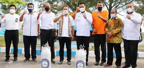 FOTO BERSAMA—Wako Genius Umar foto bersama dengan Menteri Kelautan dan Perikanan RI, Satria Wahyu Trenggano.