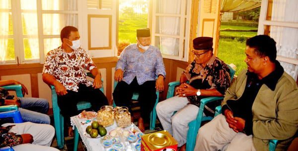 Generasi muda di Minangkabau, termasuk di Kabupaten Agam akan terus tumbuh mengikuti perkembangan zaman. Konsekuensinya, pemahaman akan nilai-nilai dan falsafah Minangkabau kian melemah.