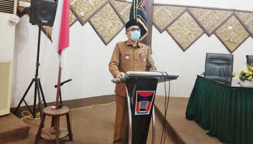 Wali Kota Padang Hen¬dri Septa menyampaikan secara resmi Rancangan Peraturan Daerah (Ran¬perda) Pertanggung¬jawa¬ban Pelaksanaan Ang¬ga¬ran Pen¬¬da¬patan dan Be¬lanja Da¬erah (APBD) Tahun Ang¬garan (TA) 2020 dalam Rapat Pa¬ripurna DPRD, Senin (31/5).