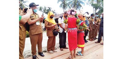 Rombongan wakil Bupati dan provinsi sumatera barat disebut oleh tarian skrai Copy