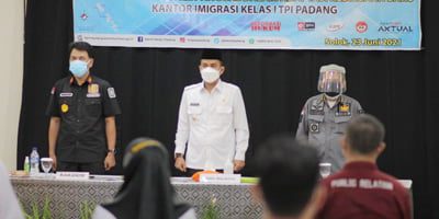 KOORDINASI—Tim PORA gelar rapat koordinasi dengan melibatkan  Pemko Solok dalam pengawasn orang asing.