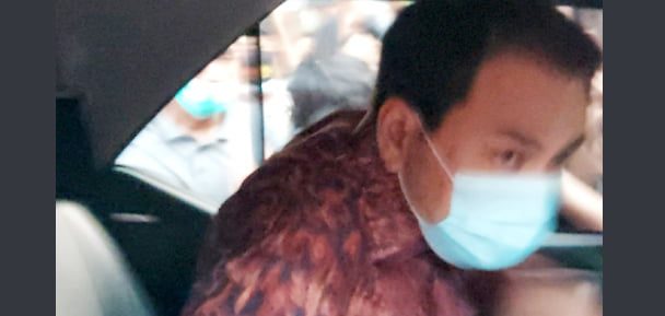 Usai Diperiksa KPK, Azis Syamsuddin Bungkam 1 Wakil Ketua DPR RI Azis Syamsuddin usai menjalani pemeriksaan Komisi Pemberantasan Korupsi (KPK) pada Rabu 9-6 sekitar pukul 17.00 WIB