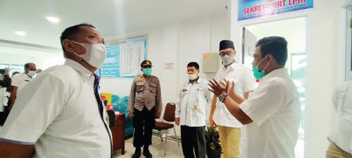 TINJAU KAMPUNG TAGEH— Wali Kota Bukittinggi Erman Safar meninjau Kampung Tageh Pakan Labuah Kecamatan Aur Birugo Tigo Baleh.