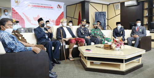 HARI PANCASILA—Wali Kota Bukittinggi Erman Safar bersama Forkopimda mengikuti upacara peringatan Hari Pancasila secara virtual dengan Presiden Jokowi.