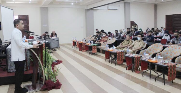 Ruang Dialog Solus Memecahkan Persoalan 1 DIALOG— Wakil Wali Kota Solok Rahmadhani Kirana Putra saat menghadiri dialog untuk menjaring berbagai persoalan pelaku usaha di Kota Solok.