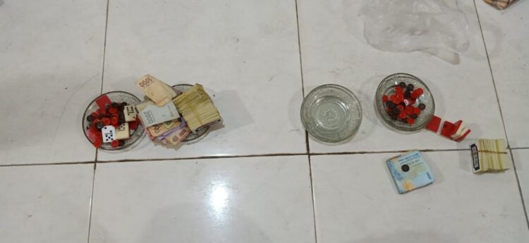 Tim  Satreskrim Polres Payakumbuh kembali menangkap 11 orang diduga tengah asyik melakukan permainan judi jenis Ceki (Koa), disalah satu warung di Kelurahan Payobasuang, Kecamatan Payakumbuh Timur, Kota Payakumbuh, Rabu (9/6) sekitar pukul 23.30 tengah malam.