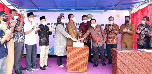 PLN berhasil mengalirkan listrik ke 11 desa terpencil yang berada di Kepulauan Riau (Kepri) pada Senin (14/6).