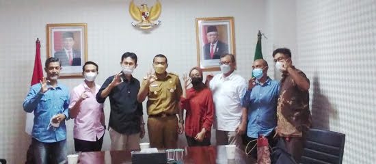 Sumbar Miliki Potensi Kopi Arabika Terbaik, Proses Pengelolaan Butuh Standarisasi 1 Audiensi Pengurus Asosiasi Kopi Minang dengan Wakil Gubernur Sumbar, Audy Joinaldy, Senin (7/6) di ruang kerja Wakil Gubernur Sumbar.