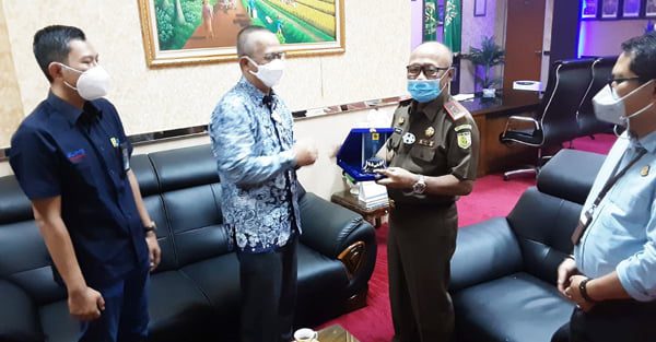 Silaturahmi--PLN UIP Sumbagteng Silaturahmi dengan Kejati Sumbar.