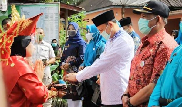 HADIRI— Wabup Pasaman Sabar AS saat menghadiri penilaian Nagari berprestasi tingkat Provinsi Sumatera Barat 2021 di Nagari Limo Koto, Kecamatan Bonjol.