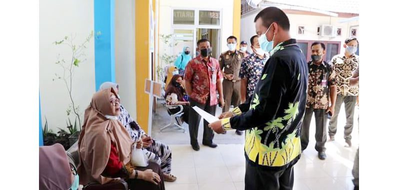 walikota saksikan urat asn yang telah j22alani vaksinasi