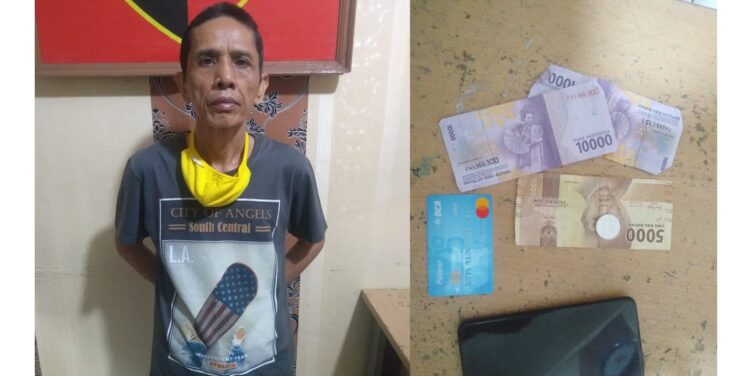 Sedang asyik merekap nomor togel pembelian pelanggannya, seorang pria paruh baya diciduk Tim Opsnal Unit Reskrim Polsek Padang Selatan di Jalan Imam Bonjol, kawasan matahari lama, Kelurahan Belakang Pondok, Senin sore (5/7).