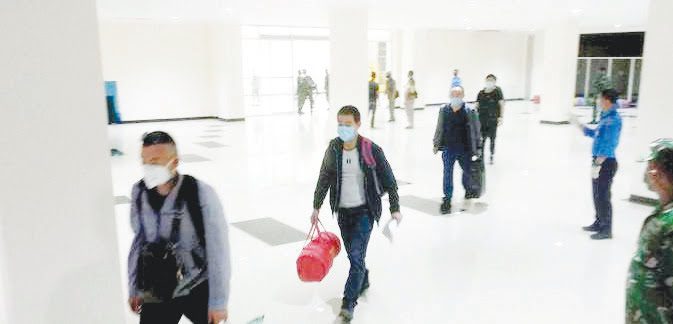 Ketua MPR Minta 20 TKA Asal China Dideportasi 1 MASUK—Sebanyak 20 orang tenaga kerja asing (TKA) asal China masuk ke Indonesia melalui Makassar, Selawesi Selatan, kemarin.