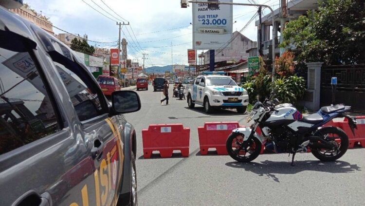 30 -31 Juli, Masuk Kota Bukittinggi Kembali Disekat 1 PENYEKATAN—Pemko Bukittinggi melalui Dinas Perhubungan kembali melakukan penyekatan pintu masuk dan keluar Kota Bukittinggi, 30-31 Juli.