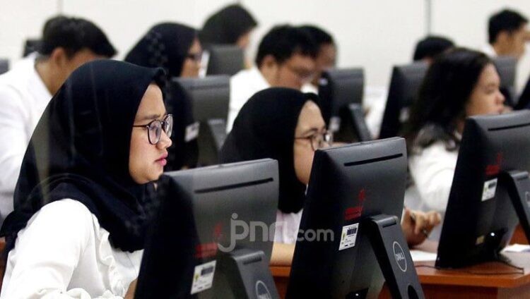 Berkas 543.079 Pelamar PPPK Guru Memenuhi Syarat 1 Para pelamar PPPK 2021 guru yang tengah menanti hasil verifikasi administrasi bisa bernapas lega. Pasalnya, hasil verifikasi data Badan Kepegawaian Negara (BKN) menunjukkan berkas pelamar PPPK 2021 guru sebanyak 543.079 memenuhi syarat (MS).