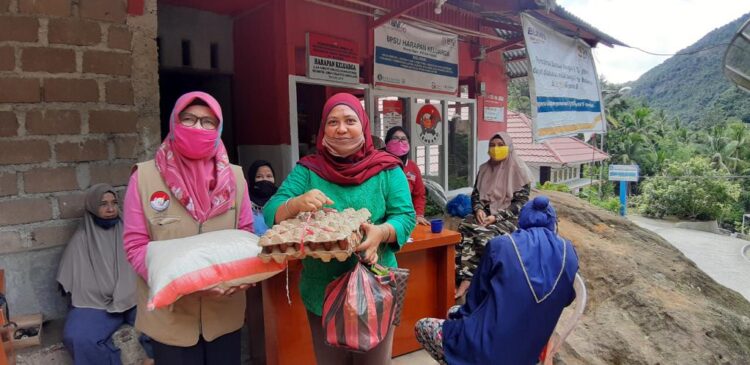 BNI Wilayah 02 Area Sumbar, Riau, Kepri Salurkan Bantuan Sosial PKH dan Sembako melalui BNI Agen46 1 BNI telah melakukan upaya percepatan penyaluran Bansos tersebut hingga bisa diterima masyarakat Keluarga Penerima Manfaat (KPM) di seluruh Indonesia lebih awal.