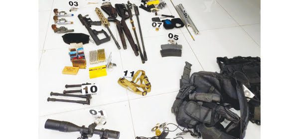 AMANKAN—Barang bukti yang diamankan Densus 88 dari DS di kawasan Pondok Kelapa, Duren Sawit, Jakarta Timur.