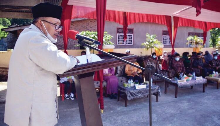 GAM, METRO
Bupati Agam, Dr H Andri Warman membuka kegiatan khitanan massal yang digagas Ikatan Keluarga Kampuang Pinang (IKKP) Nusantara di halaman Kantor Nagari Kampung Pinang, Kecamatan Lubuk Basung, Kamis (22/7).