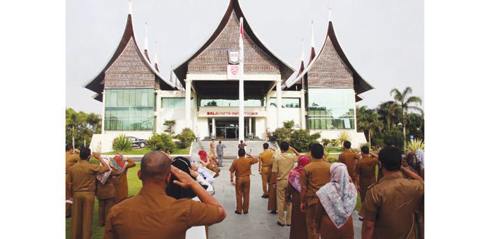 Bukittinggi Terapkan PPKM, 75 Persen ASN WFH 1 TERAPKAN PPKM— Pemko Bukittinggi segera menerapkan PPKM, sehingga sekitar 75 persen ASN melaksanakan Work From Home, hanya 25 persen melaksanakan tugas kedinasan.