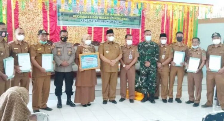 LAUNCHING SIKENCANA—Bupati Pasaman Benny Utama menghadiri acara peresmian Program Sikencana milik Pemerintah Kecamatan Lubuk Sikaping.