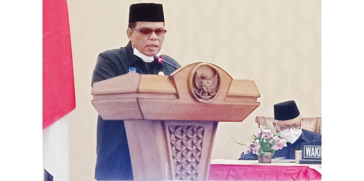 Catatan Ranperda LPPA 2020, Farksi Sorot Lemahnya Pengawasan Pembangunan Insfrastruktur di Sawahlunto 1 BACAKAN—Ketua Fraksi PAN Dasrial Ery, Golkar dan PDIP membacakan pemandangan fraksinya serta beberapa catatan yang harus ditindak lanjuti Pemko Sawahlunto dan kepala daerah.