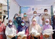 Anggota Komisi IX DPR RI Darul Siska Bantu 150 Vaksinasi,Tingkat Vaksinasi Covid-19 di Sumbar masih Rendah