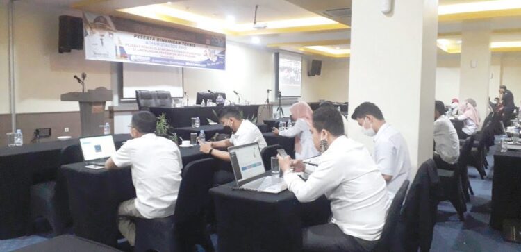BIMTEK— Puluhan administrator PPID Pemko Padang saat mengikuti Bimtek, beberapa waktu lalu.