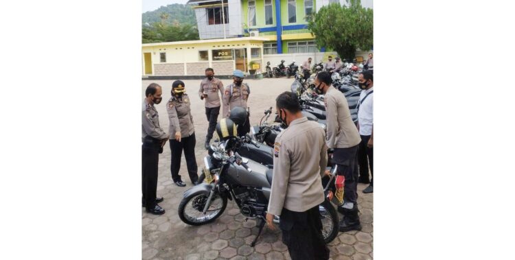 Kendaraan operasional Polres Pesisir Selatan diapelkan untuk dilakukan pemeriksaan guna memastikan kelayakanya dalam menunjang tugas sehari - hari.