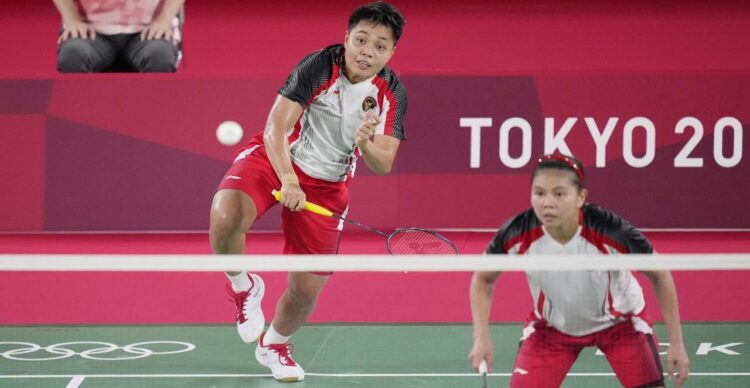 MELAJU KE SEMIFINAL— Pasangan ganda putri Indonesia, Greysia Polii/Apriyani Rahayu sukses melenggang ke babak semifinal Olimpiade Tokyo 2020, setelah menumbangkan pasangan dari China.