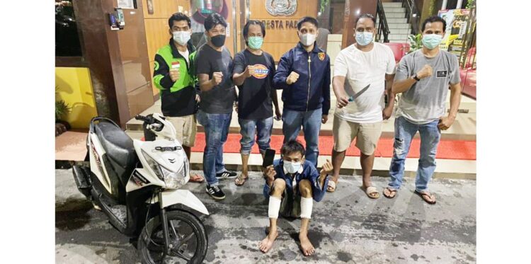 DITEMBAK— Sadri Suyardi (28) ditembak di kedua kakinya lantaran melawan saat akan ditangkap tim Klewang atas kasus pencurian yang dilakukannya, Kamis (8/7).