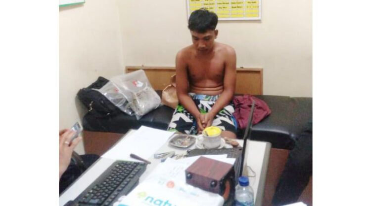 TAWURAN— Seorang pelaku tawuran yang menyebabkan satu remaja tewas dan satu kritis ditangkap jajaran Satreskrim Polresta Padang.