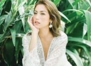 Jessica Iskandar Buka Kancing Baju, Belahan Dadanya Disorot