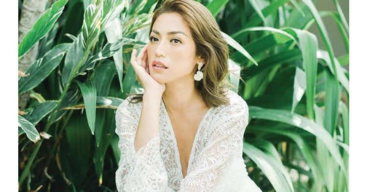 Jessica Iskandar Buka Kancing Baju, Belahan Dadanya Disorot 1 Jessica Iskandar