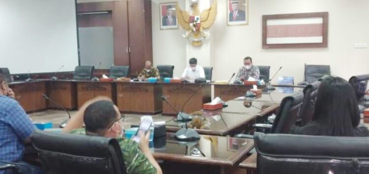 Sekretaris Komisi I DPRD Provinsi Sumbar H. M. Nurnas dalam konferensi pers bersama Pansel Calon Komisioner KPID, Selasa (13/7).