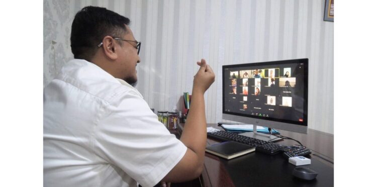 VIRTUAL— Wabup Richi Aprian bersama mahasiswa IAN