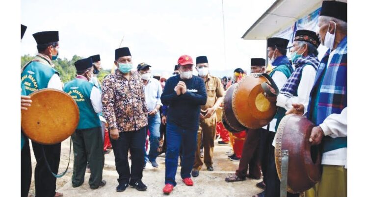 RESMIKAN MUSHALLA— Bupati Agam Andri Warman meresmikan  Mushallla Babussalam Mudiak Angge, Nagari Pasia Laweh, Kecamatan Palupuah.