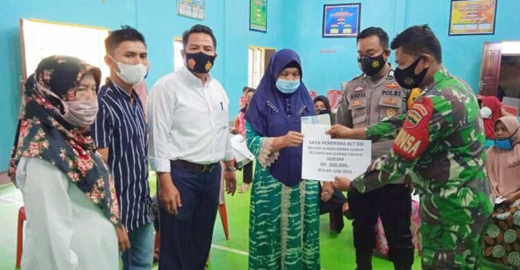 Dalam kondisi pandemi Covid-19 yang masih belum terkendali sehingga Kabupaten Padangpariaman belum keluar dari zona merah, Nagari Sungai Gimba Ulakan telah berhasil salurkan Bantuan Langsung Tunai (BLT) Dana Desa (DD) tahun 2021 selama enam bulan terakhir tepat waktu.
