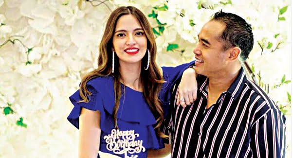 Nia Ramadhani bersama suaminya Ardi Bakrie.