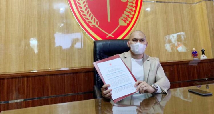 Bupati Solok Epyardi Asda melalui Penasihat Hukum (PH) angkat bicara pascadilaporkan ke Polda Sumbar oleh Ketua DPRD Kabupaten Solok Dodi Hendra yang merasa nama baiknya telah dicemarkan dengan beredarnya sebuah video dalam grup WhatsApp Tukang Ota Paten TOP100.