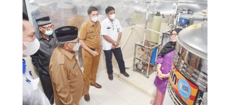 OPD Diminta Prioritaskan Produk UMKM Lokal di Sawahlunto 1 LAUNCHING AIR KEMASAN— Wali Kota Sawahlunto Deri Asta menghadiri peluncuran Air Minum Kemasan dari Desa Rantih dengan brand ‘ARAN,’ di Dusun Pakan Namo, Desa Rantih.