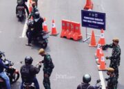 Saat Tertibkan Warga di Masa PPKM Darurat, Menkominfo Minta Aparat Gunakan Pendekatan Humanis