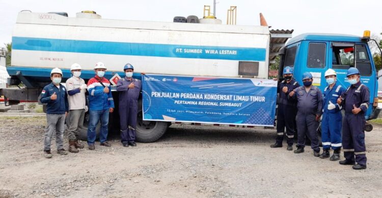 JUAL-PT Pertamina (Persero) melalui Petrochemical Regional Sumbagut melakukan penjualan perdana kondensat Limau Timur kepada distributor resmi, PT Sumber Wira Lestari.