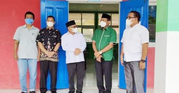 Rektor UNP Padang Profe11sor Ganefri