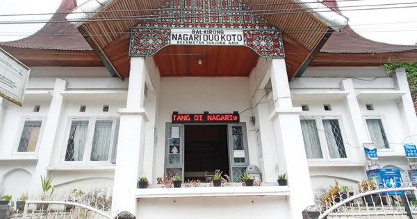DIBUKA KEMBALI—Sempat ditutup,  pelayanan Kantor Wali Nagari Duo Koto Tanjung Raya kembali dibuka untuk pelayanan umum.